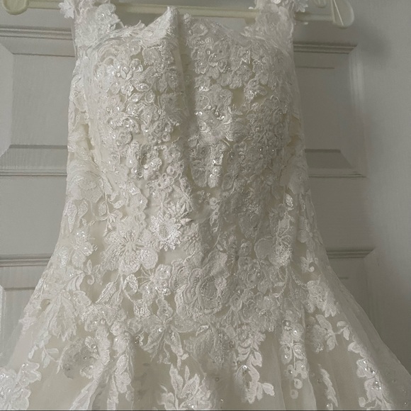 Kleinfeld wedding dress - Cathrine off the shoulder - Picture 5 of 11